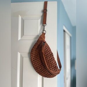 Vilenca Holland leather crossbody/sling bag good condition